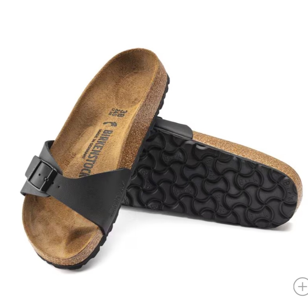 Cute black single strap Birkenstocks - Madrid style